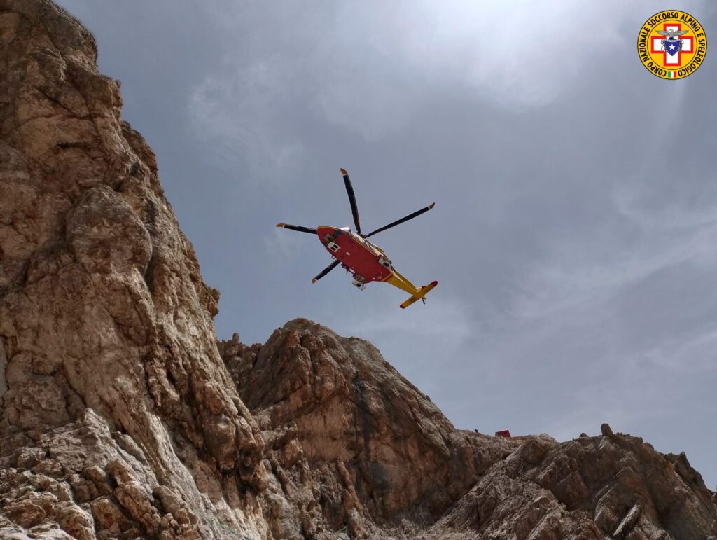 Gran Sasso, infortunio sulla Ferrata: soccorso in elicottero FOTO VIDEO ...