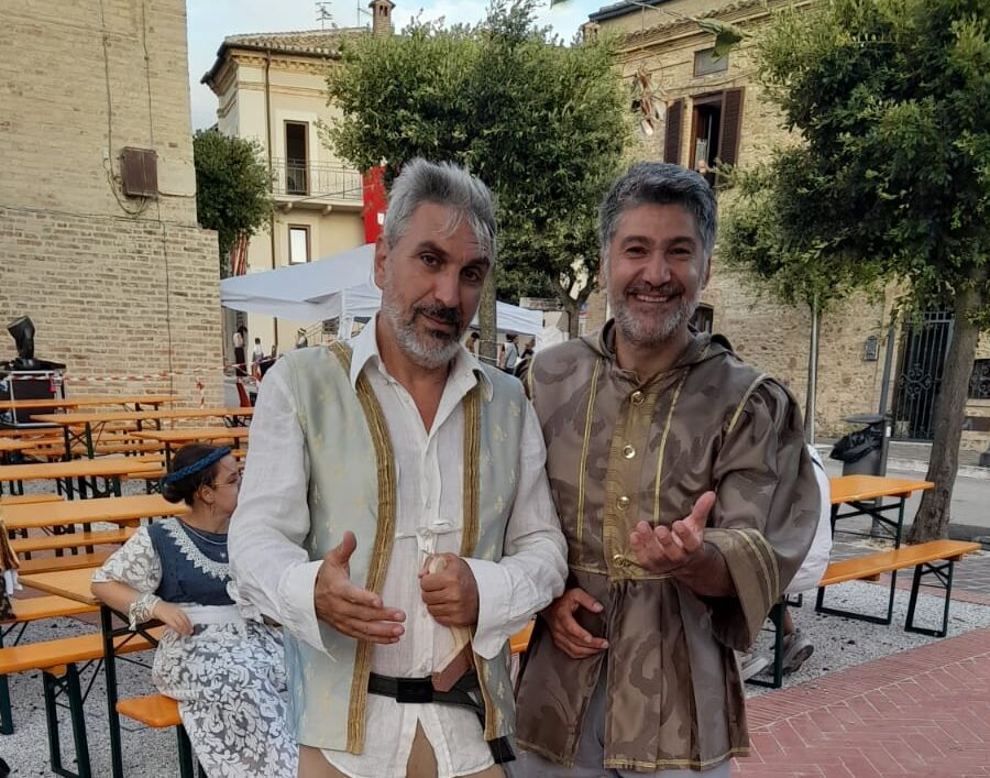 Deux visages célèbres de Giulianova s’exhibent avec un sketch hilarant VIDEO – Actualités