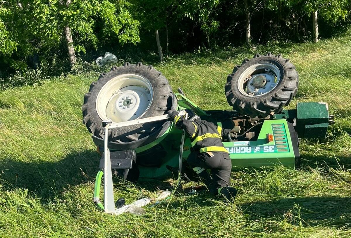 Si ribalta con il trattore a Valle Castellana: soccorso in elicottero ...